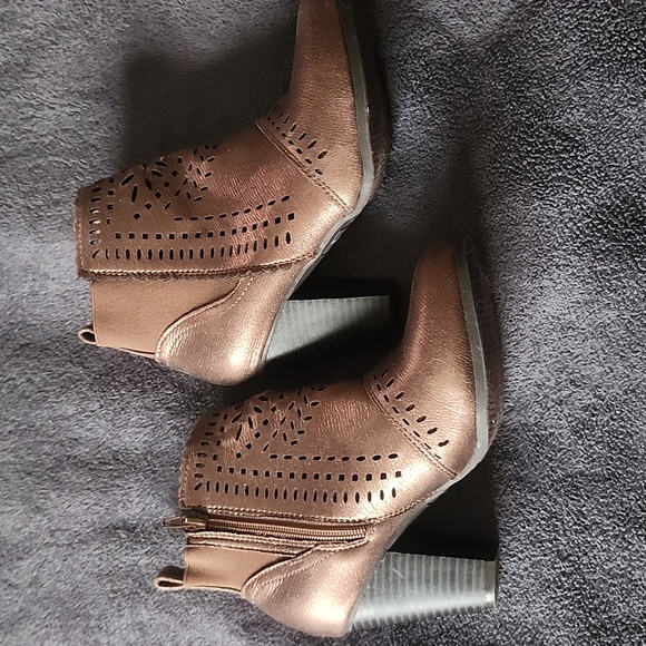 Sugar brand heeled boots. Size 7 - Picture 1 of 6